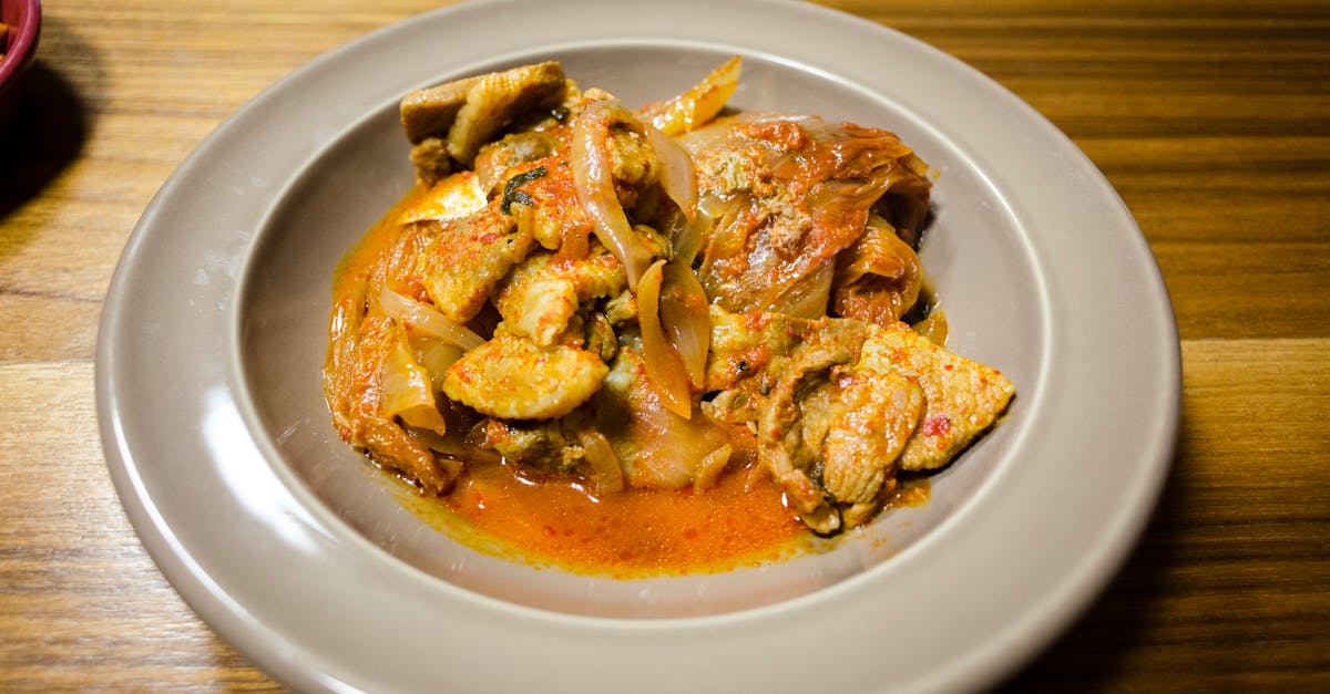 découvrez notre recette savoureuse de ragoût de poulet, un plat réconfortant et facile à préparer, parfait pour un repas chaleureux en famille.