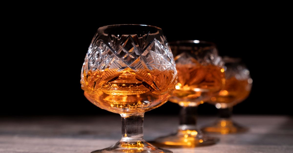 découvrez l'amaretto, la liqueur italienne au goût délicieusement doux et aromatique, idéale pour sublimer vos cocktails et desserts.