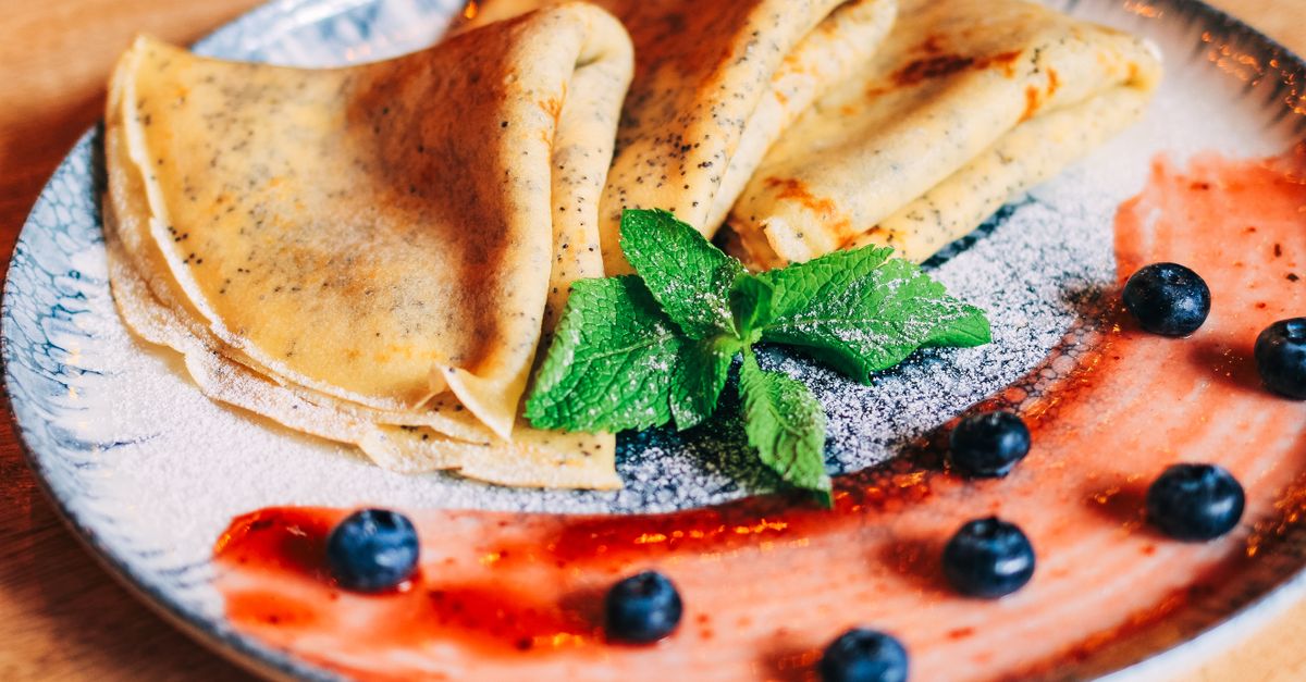 découvrez notre recette facile de pâte à crêpes légère et savoureuse, idéale pour des crêpes parfaites à chaque fois.