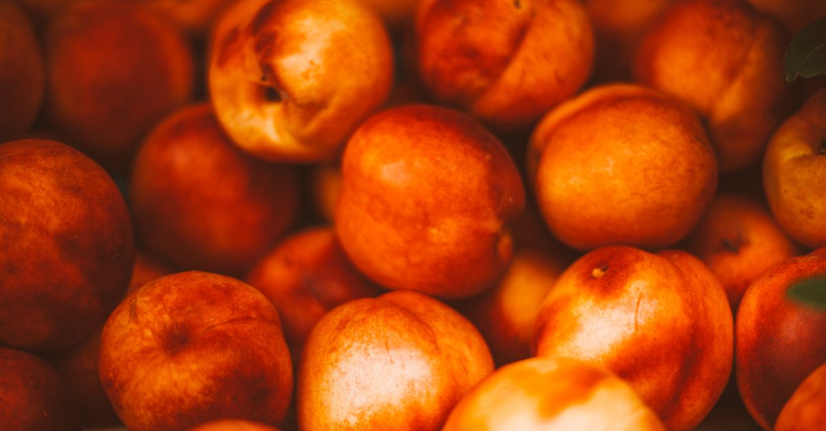 recette facile de confiture de pêche maison, simple et rapide à préparer pour un délicieux petit-déjeuner fruité.