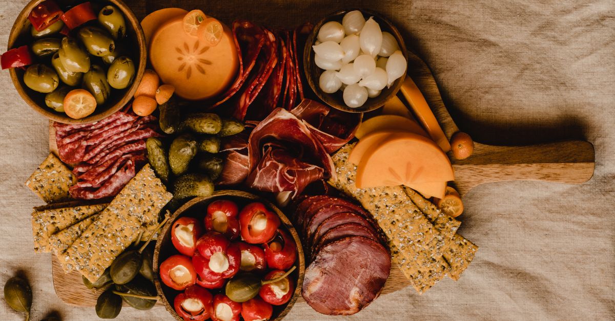 découvrez notre planche apéritive facile et rapide à préparer, idéale pour impressionner vos invités en un clin d'œil avec des saveurs savoureuses et variées.