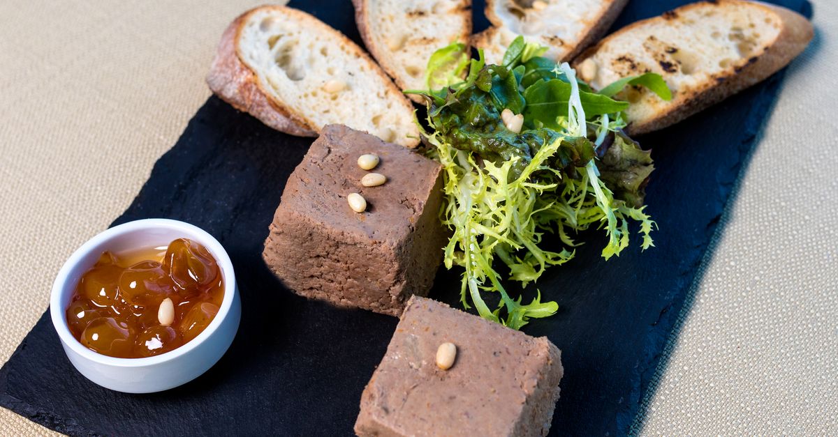 découvrez une recette simple et savoureuse de foie gras réalisée avec le thermomix pour un repas gourmet réussi.