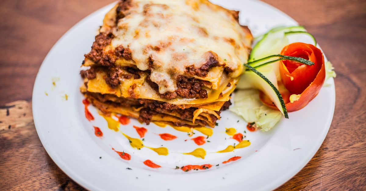 découvrez notre recette savoureuse de lasagne aux courgettes et jambon, une alternative légère et gourmande à la lasagne traditionnelle.