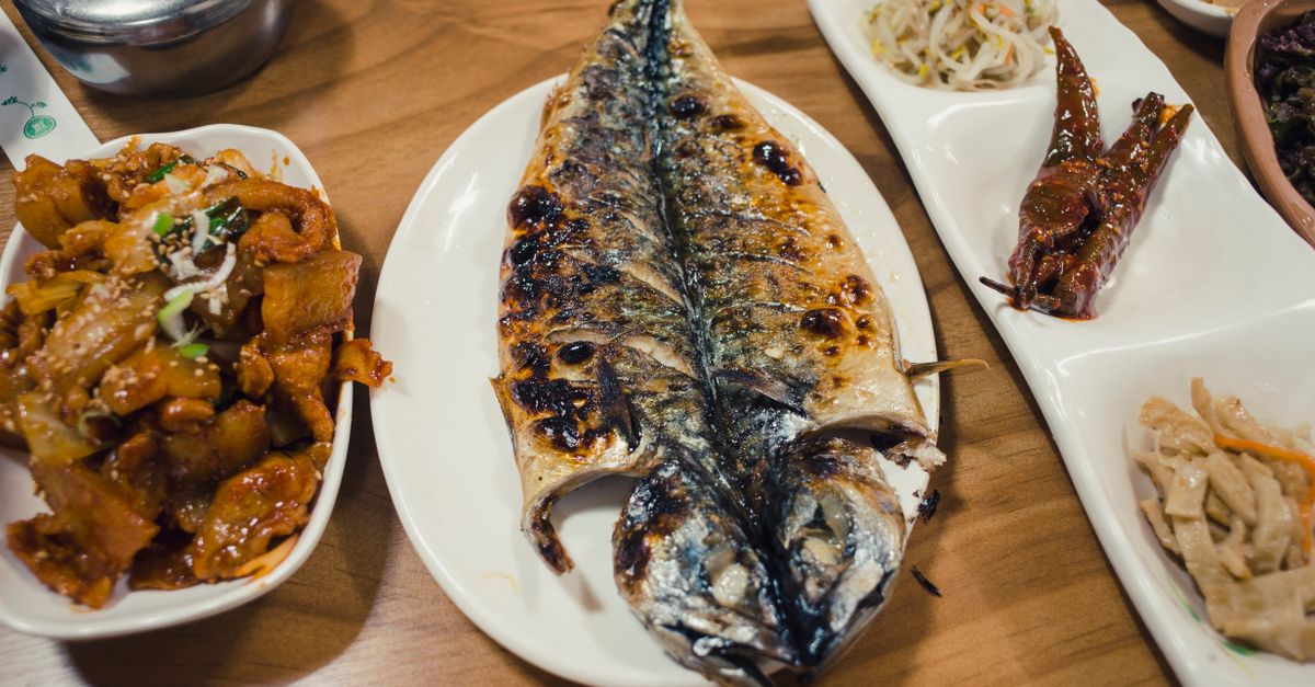 découvrez la fraîcheur et la délicatesse du sashimi de maquereau, un plat japonais savoureux et raffiné, idéal pour les amateurs de poisson cru.