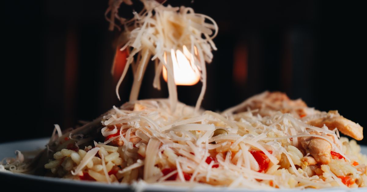 découvrez une recette savoureuse d'orzo méditerranéen, parfaite pour un repas léger et plein de fraîcheur.