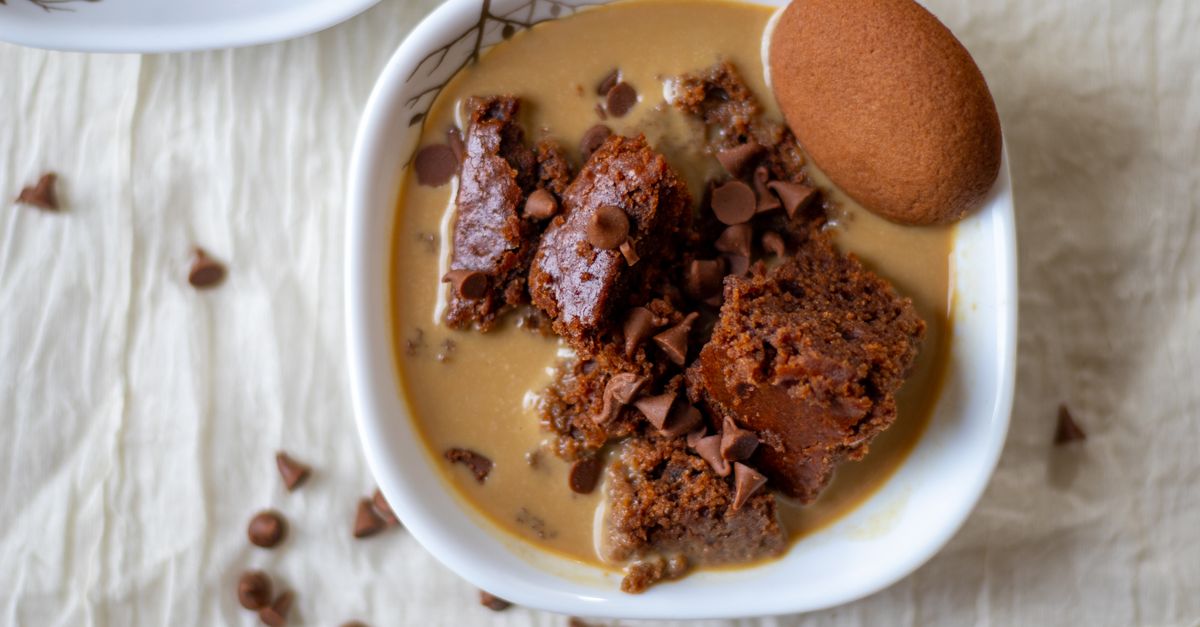 découvrez notre recette rapide et facile de mug cake à l'avoine et chocolat, un dessert délicieux et sain prêt en quelques minutes.