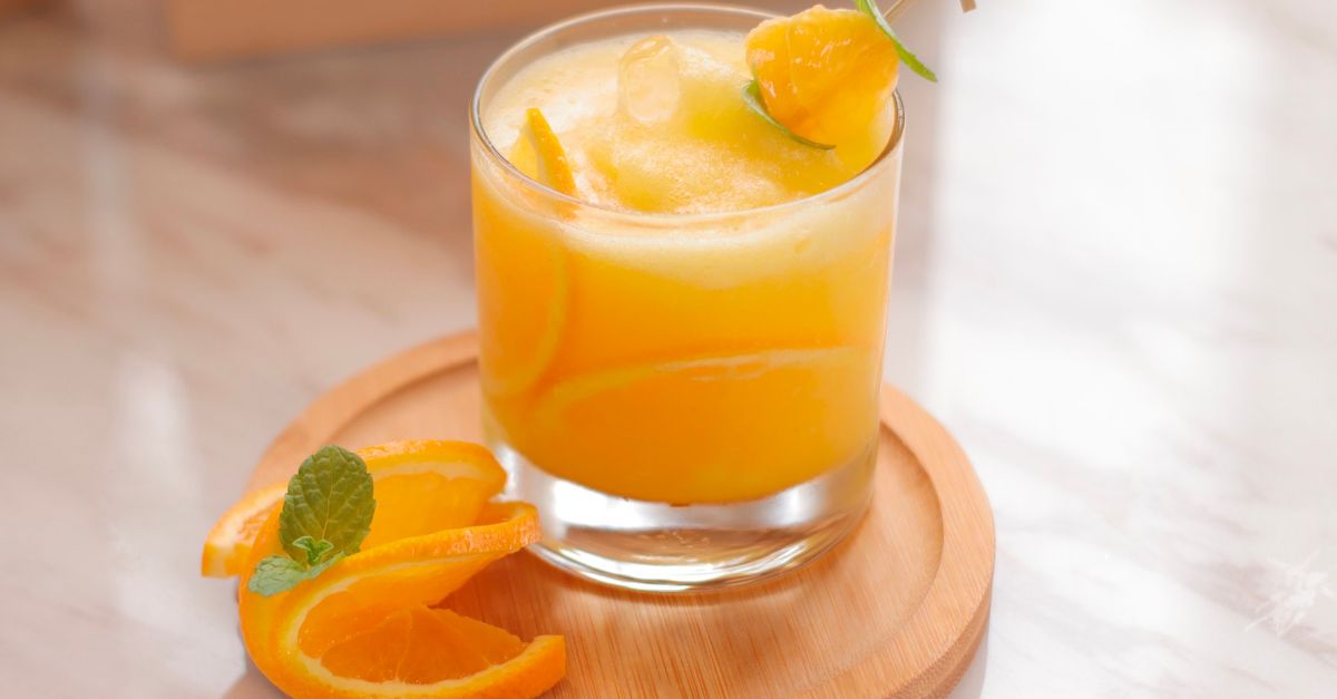 découvrez notre recette fraîche et vitaminée de smoothie à l'orange, parfaite pour un coup de boost naturel et délicieux.