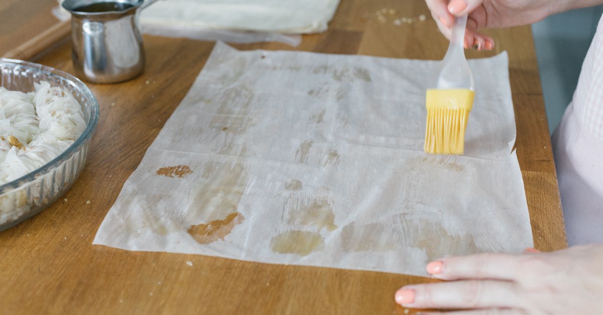 découvrez la pâte filo, une pâte feuilletée ultra fine, idéale pour des recettes croustillantes et légères, parfaite pour les plats sucrés et salés.