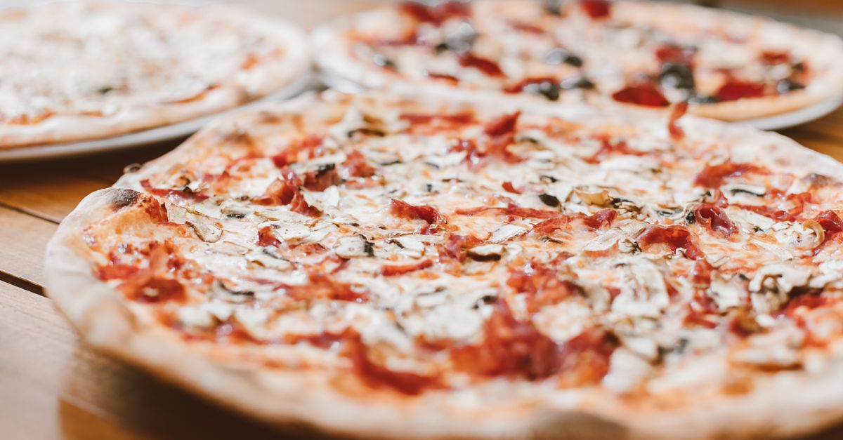 découvrez les différents types de pizzas, leurs ingrédients typiques et leurs saveurs uniques pour choisir votre préférée.