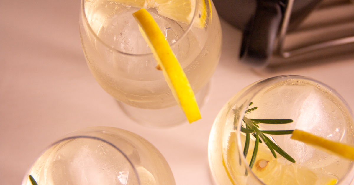 découvrez notre recette rafraîchissante de cocktail au gin et à la rhubarbe, parfaite pour vos soirées estivales.