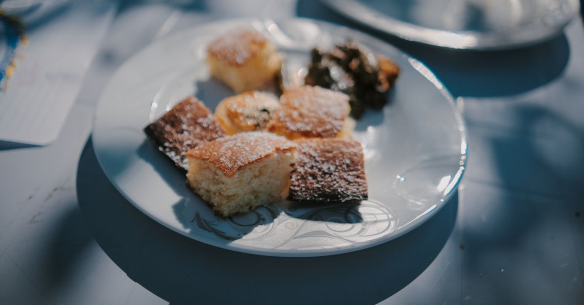 découvrez notre recette facile et délicieuse de gâteau à la semoule, parfait pour un dessert moelleux et savoureux.