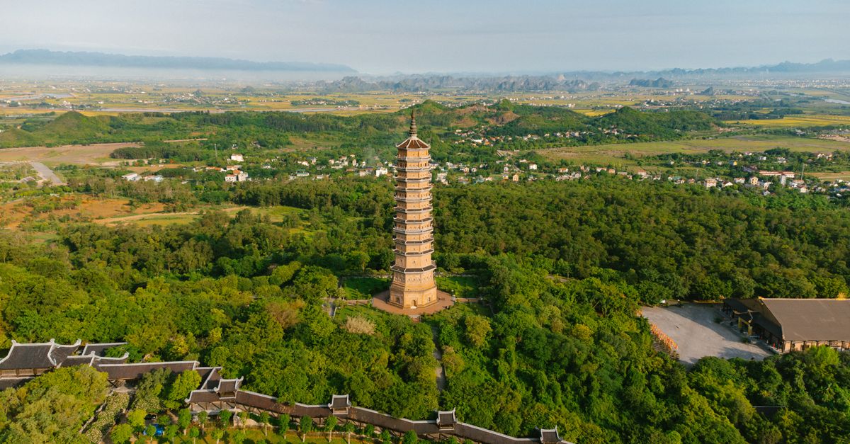 découvrez tonkin, une région riche en histoire et en culture, située au nord du vietnam. explorez ses paysages magnifiques, sa cuisine savoureuse et son héritage unique.