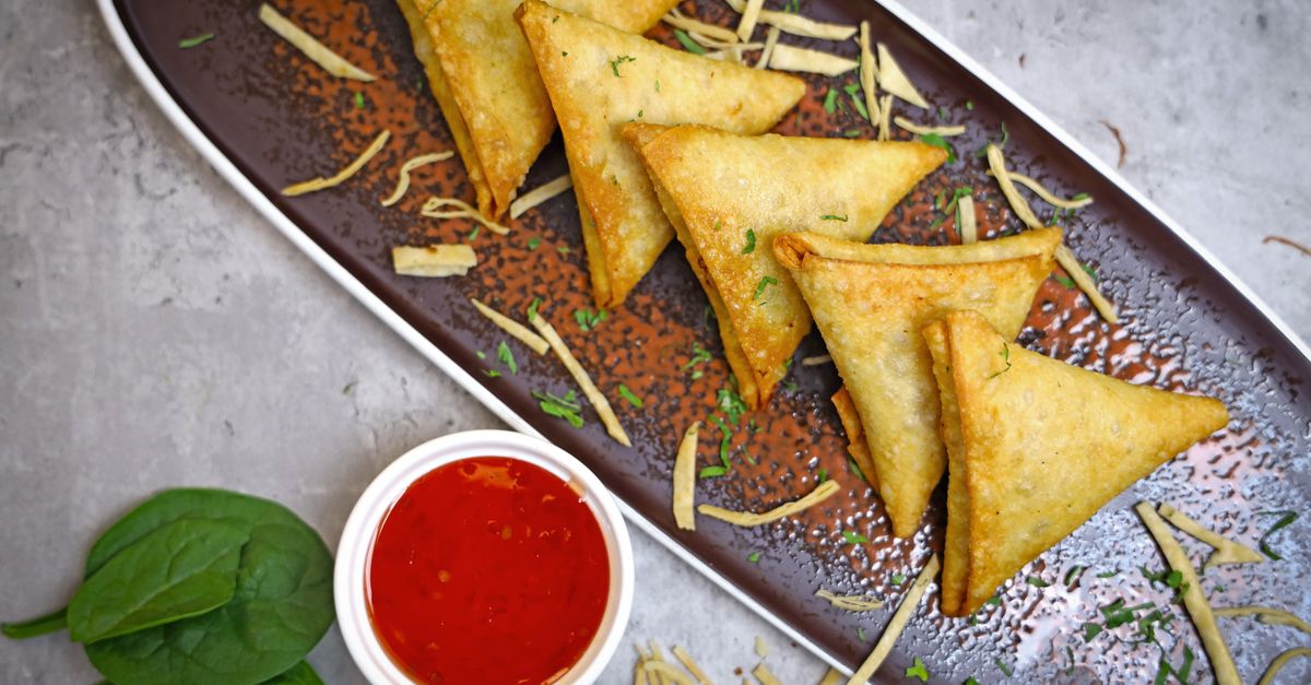 découvrez notre samosa au thon et fromage, une délicieuse fusion croustillante de saveurs marines et fromagères, parfaite pour un snack savoureux.