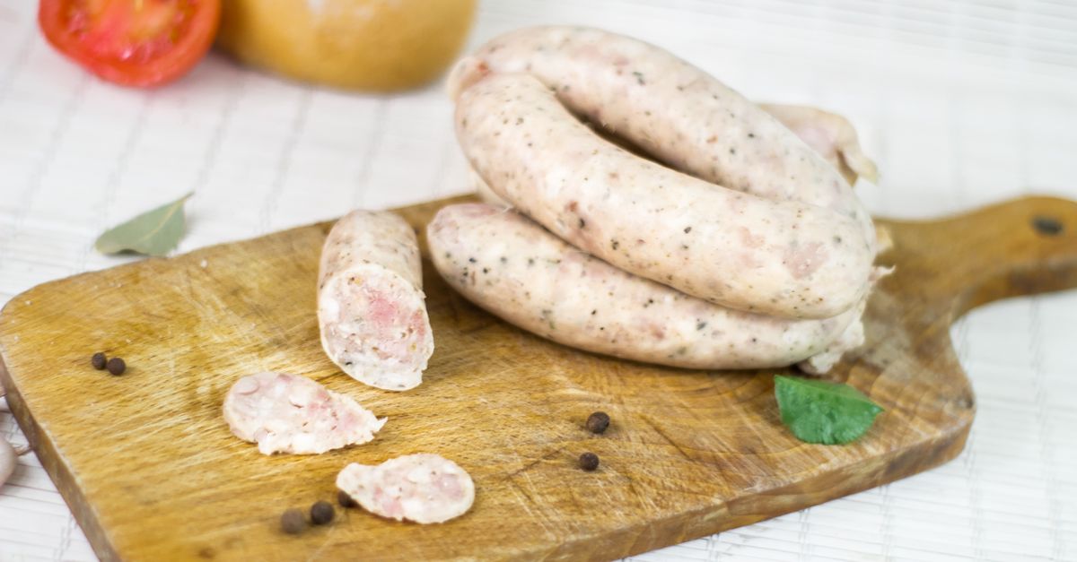 découvrez la weisswurst, la saucisse blanche traditionnelle bavaroise, préparée avec soin à base de viande de veau et d'épices, parfaite pour un repas authentique et savoureux.