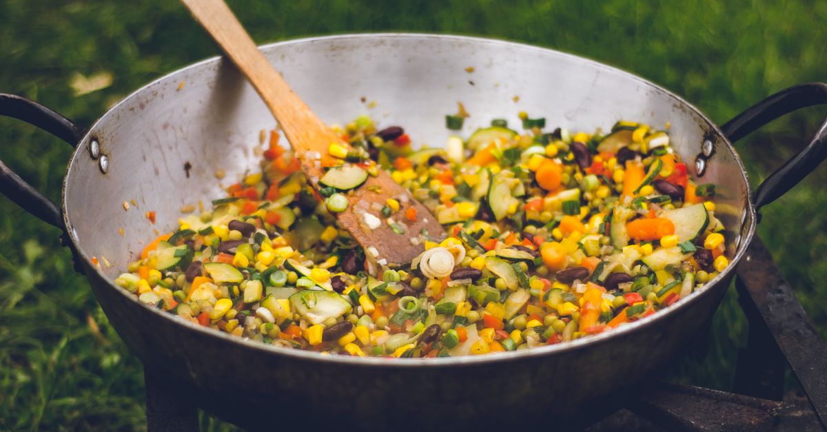 découvrez une recette savoureuse de sauté de courgettes au chorizo, rapide et facile à préparer pour un repas délicieux et équilibré.