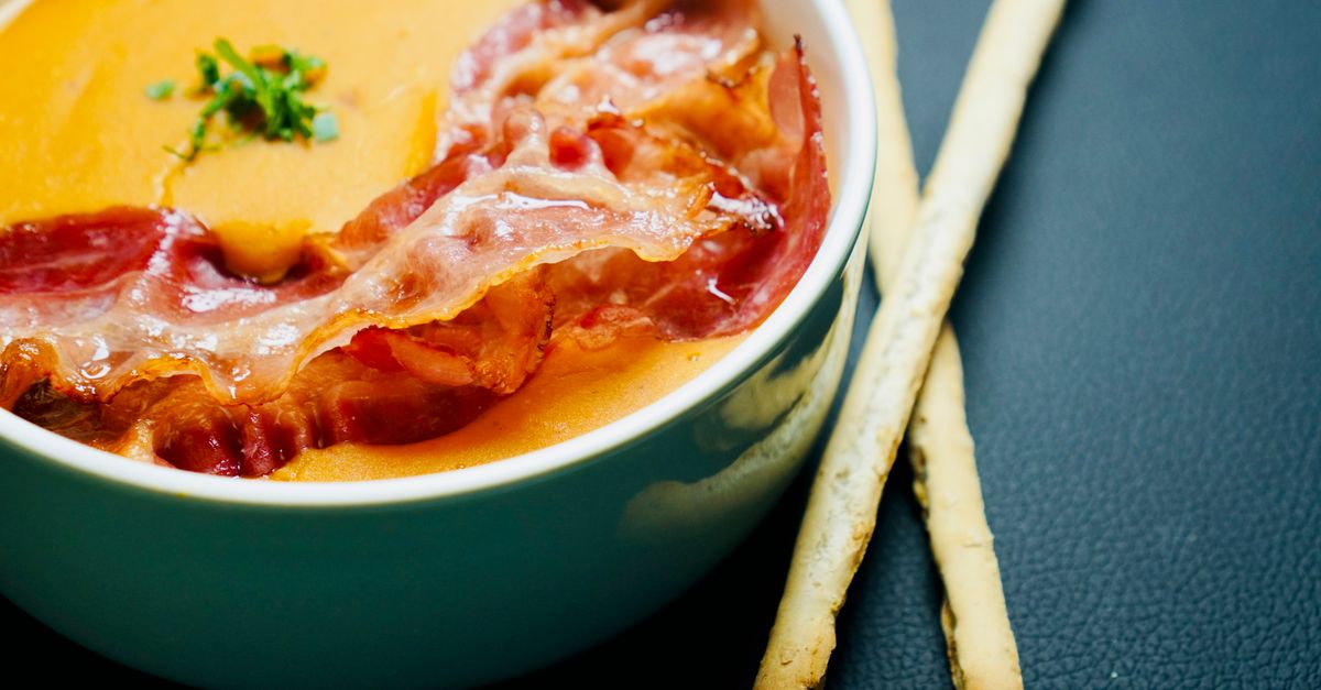 découvrez une recette savoureuse de poireaux au bacon, facile et rapide à préparer pour un plat gourmand et réconfortant.
