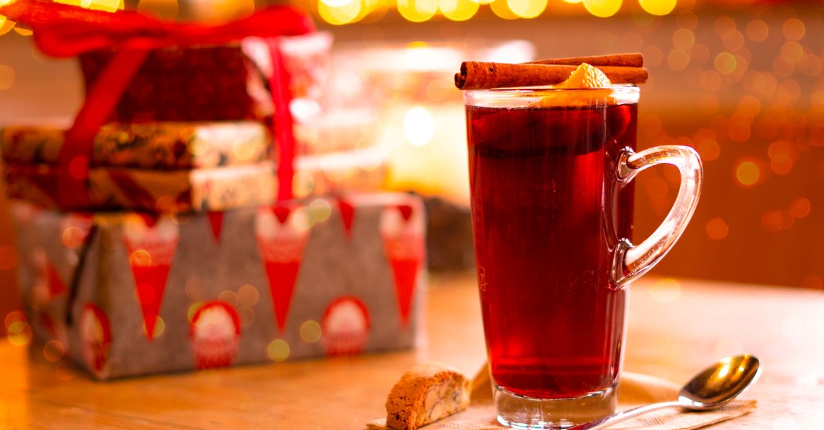 découvrez notre recette traditionnelle de vin chaud, parfaite pour réchauffer vos soirées d'hiver avec des épices aromatiques et une touche de douceur.