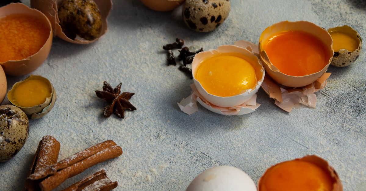 découvrez notre recette facile et raffinée d'œufs en gelée (aspic eggs), parfaite pour une entrée fraîche et élégante.