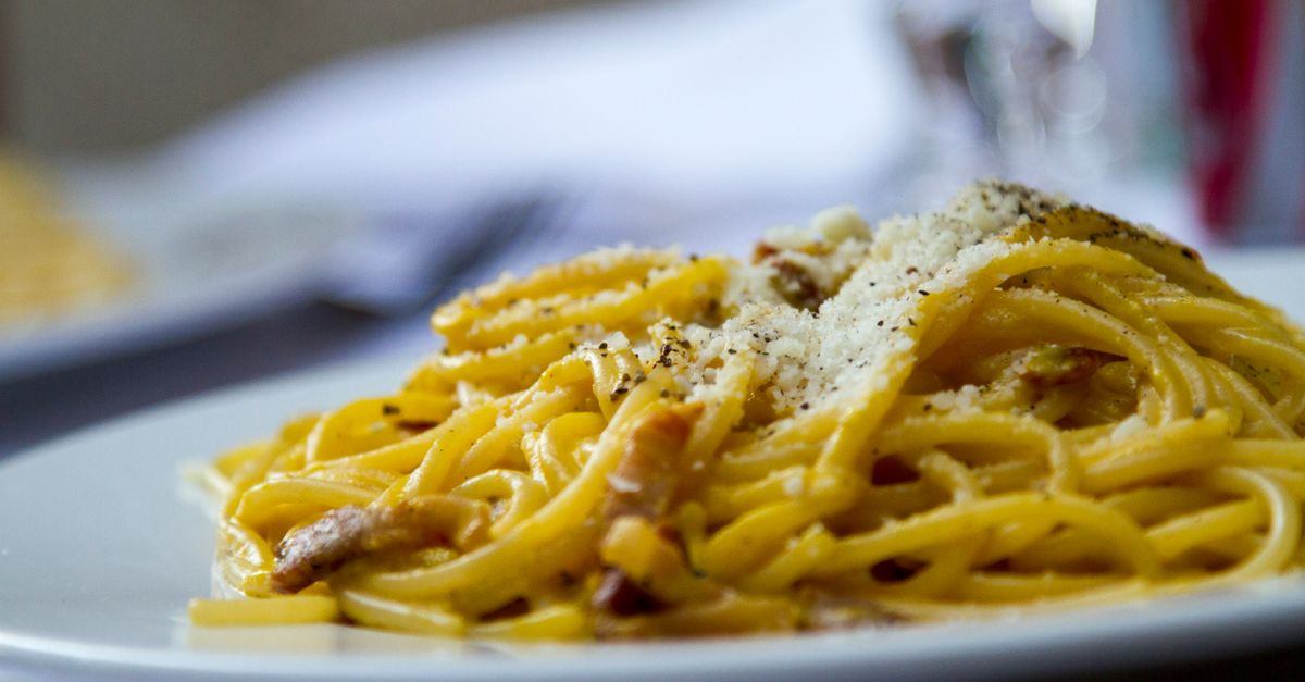 découvrez notre recette authentique de la carbonara italienne traditionnelle, simple et savoureuse, avec des ingrédients vrais pour un goût inoubliable.