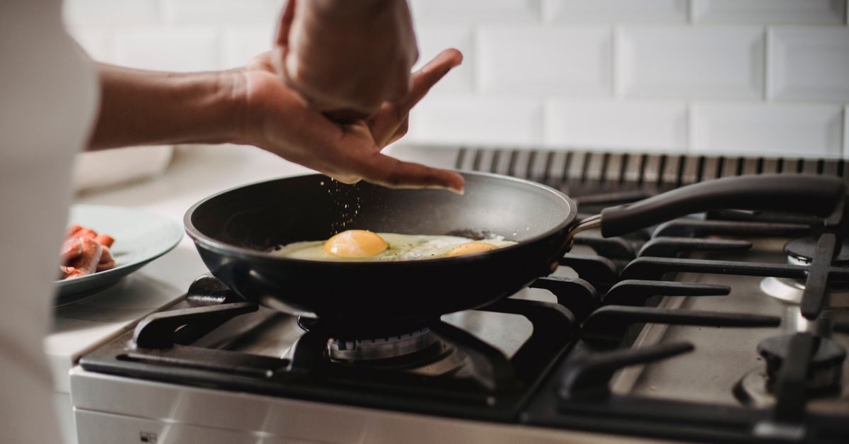 découvrez notre recette simple et savoureuse d'œufs au four, parfaite pour un petit-déjeuner ou un brunch gourmand.