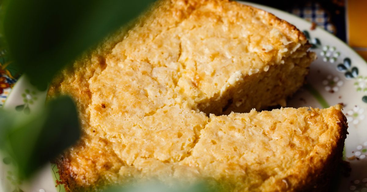 découvrez une recette savoureuse de gâteau au jambon et au fromage, parfaite pour un apéritif original ou un repas convivial.
