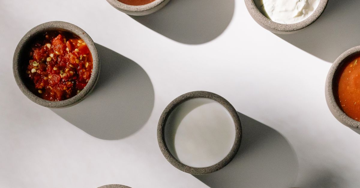 découvrez notre sauce épicée intense qui relève tous vos plats avec une touche de piquant et de saveur irrésistible.