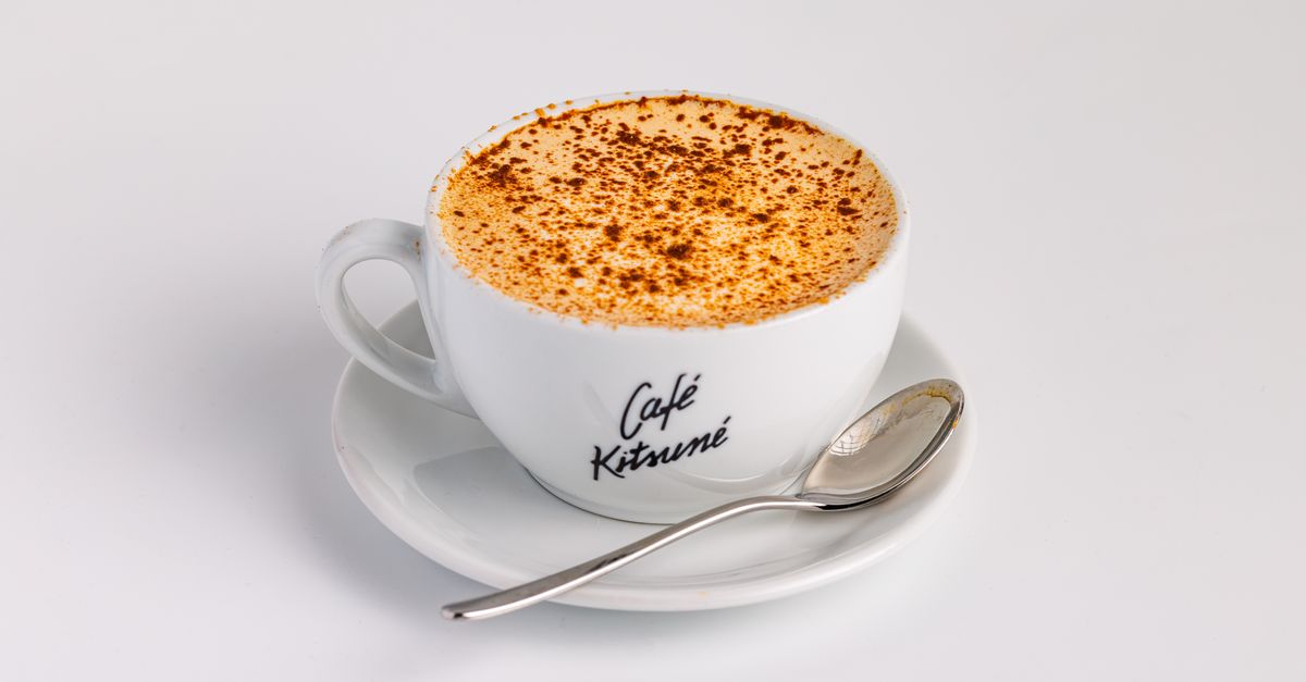 découvrez notre recette authentique de chai latte, une boisson chaude épicée et réconfortante alliant thé noir, épices aromatiques et lait onctueux.