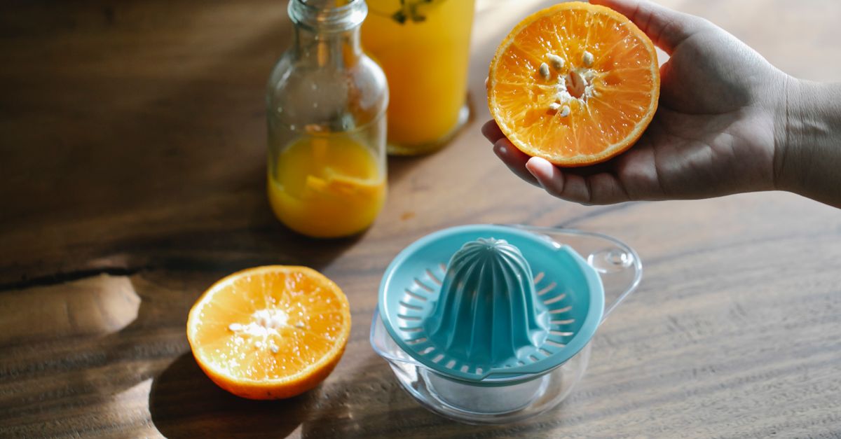 découvrez notre recette maison facile pour préparer un limoncello à l'orange rafraîchissant, parfait pour les amateurs de saveurs d'agrumes.
