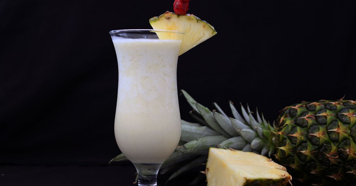 découvrez comment préparer un rhum infusé à l'ananas fait maison, une recette facile pour un goût tropical unique et rafraîchissant.