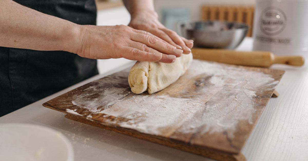 découvrez notre délicieuse recette de marzipanstollen, la spécialité traditionnelle allemande aux fruits secs et pâte d'amande, parfaite pour les fêtes de noël.
