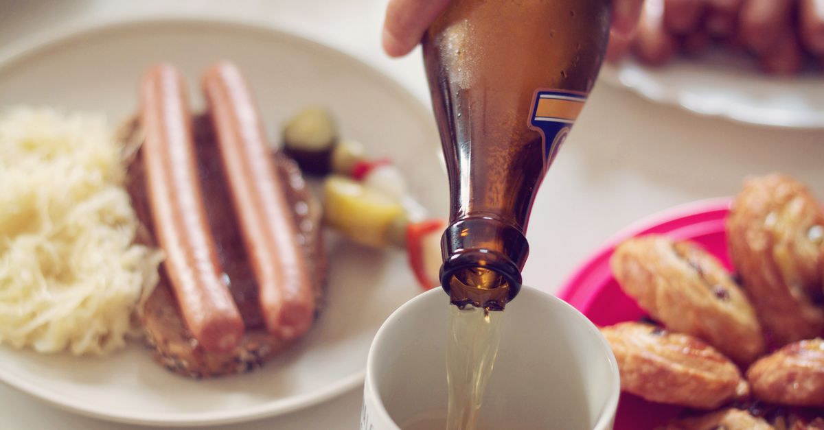 découvrez la weisswurst, la traditionnelle saucisse blanche bavaroise, préparée avec soin et servie chaud pour un authentique goût allemand.